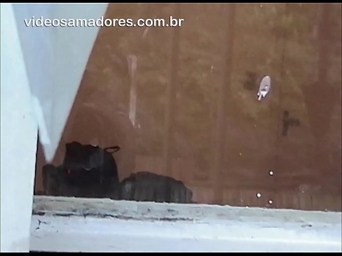 ❤️ Bărbat excitat care își privește prietena cu un alt tip, înregistrând un video de sex fără a deranja cuplul at us ❌️❤