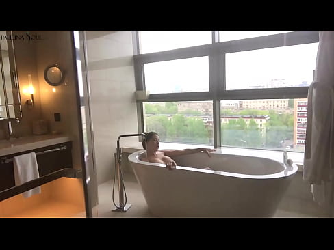 ❤️ Gagică imensă care își masturbează cu pasiune păsărica în baie at us ❌️❤