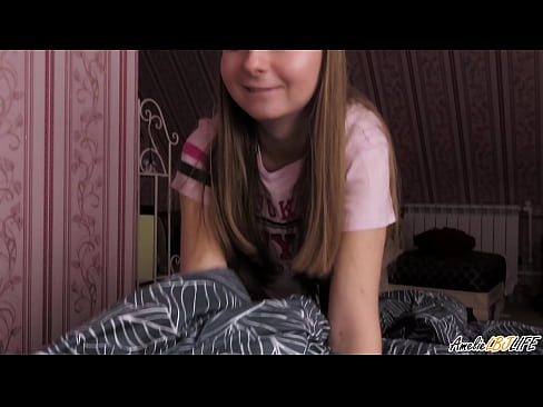 ❤️ Blondina îi suge adânc prietenei ei și primește spermă în gură at us ❌️❤